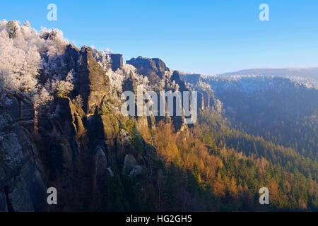 Elbsandsteingebirge im Winter Winterberg - Elbe sandstone mountains in winter and hoarfrost, mountain Winterberg Stock Photo