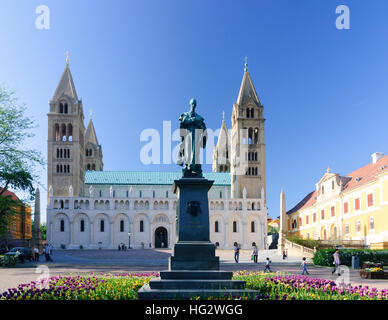 Pecs (Fünfkirchen): Cathedral square, bishop's archive and statue of Bishop Ignac Szepessy, , Baranya, Hungary Stock Photo