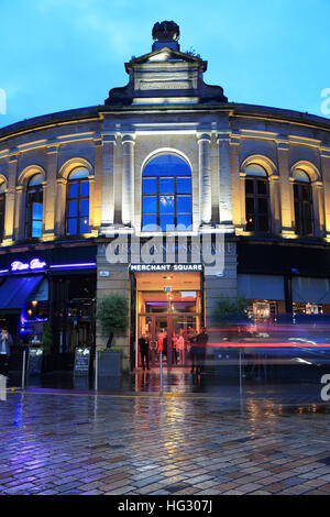 Trendy, independent Merchant Square, once 18th century tobacco warehouses, now restaurants, bars, boutiques and flats, Glasgow Stock Photo