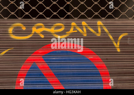 Graffiti and no parking sign on garage shutter door, Santa Cruz de Tenerife, Canary Islands Stock Photo