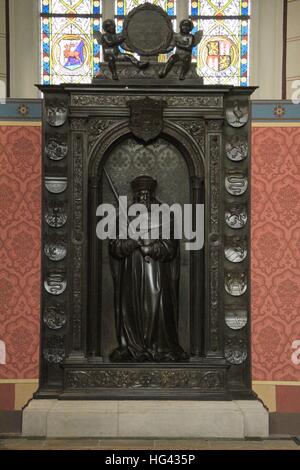 Nave of the Castle Church of Wittenberg. On the main door of the church Martin Luther published his 95 theses in 1517 against the indulgences (thesis). Castle Church of Wittenberg, City of Wittenberg, Saxony-Anhalt, Germany, Europe Date: November 08, 2016 | usage worldwide Stock Photo