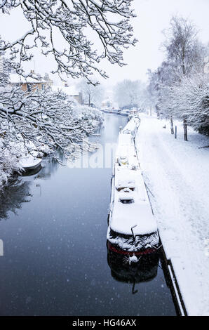 Snowy view of the Kennet and Avon canal in Bath, England. Stock Photo