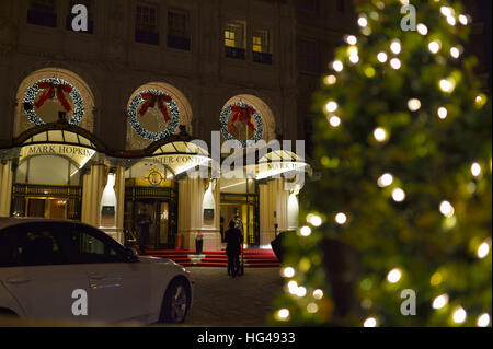 The Intercontinental Mark Hopkins Hotel during the festive season, San Francisco CA Stock Photo