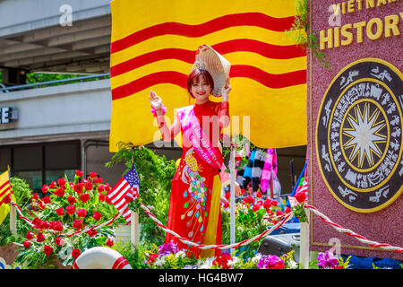 Portland, Oregon, USA - June 6, 2015: Vietnamese Community of Oregon in the Grand Floral Parade during Portland Rose Festival 2015. Stock Photo