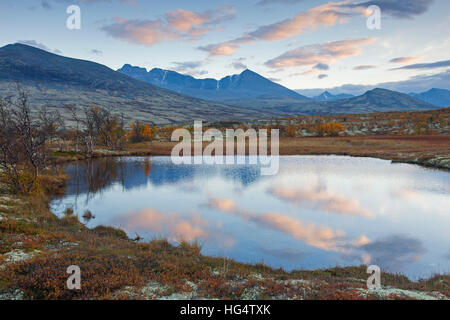 Tundra landscape with lake in autumn, Døråldalen in Rondane National Park, Oppland, Norway Stock Photo