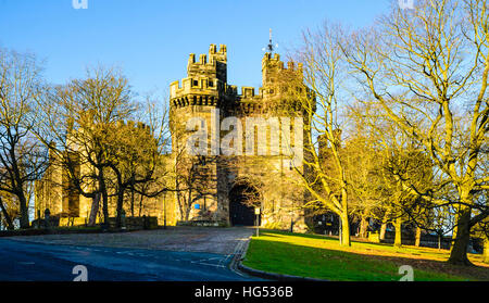 Lancaster Castle with John O’Gaunt’s Gate in the centre Stock Photo