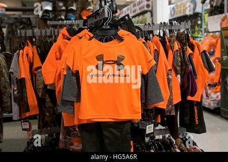 Under Armour hunting clothing for sale at Dick's Sporting Goods at Roosevelt Field shopping center, Garden City Long Island Stock Photo