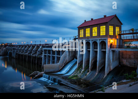 Lake Overholser Dam in Oklahoma City after sunset. It was built in 1918 to impound water from the North Canadian river. Long exposure. Stock Photo