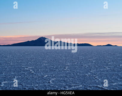 Bolivia, Potosi Department, Daniel Campos Province, View of the Salar de Uyuni, the largest salt flat in the world at sunrise. Stock Photo