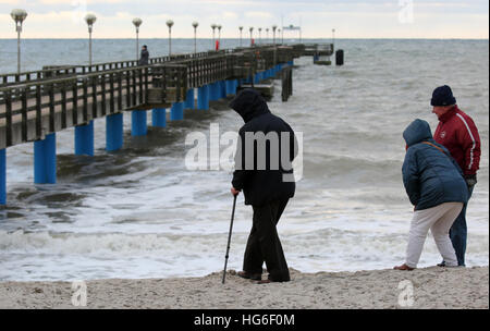 Graal-Mueritz, Germany. 05th Jan, 2017. Walkers inspect the damage caused by storm tides along a beacg in Graal-Mueritz, Germany, 05 January 2017. A low pressure area known as 'Axel' was responsible for the most severe storm tides in over ten years along the German Baltic coast. Photo: Bernd Wüstneck/dpa-Zentralbild/dpa/Alamy Live News Stock Photo