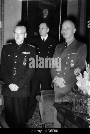 The Nazi propaganda picture shows Spanish Interior Minister Ramón Serrano Súner (l.), the Foreign Minister of Nazi Germany Joachim von Ribbentrop (r.), and interpreter Paul-Otto Schmidt (m) at a reception in the Federal Foreign Office in Berlin, Germany, 18 September 1940. Fotoarchiv für Zeitgeschichtee - NO WIRE SERVICE - | usage worldwide Stock Photo