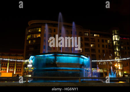 The fountains at night outside the BBC building in Queen's Gardens, Hull, City of Culture 2017 Stock Photo