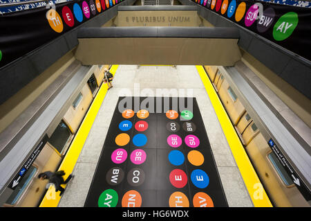 Commuters hurrying to catch a downtown train at 96th Street of Second Avenue Subway on the Upper East Side of New York City Stock Photo