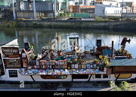Word on the Water, books for sale from a boat, Regent's Canal, Kings Cross, London England Britain UK Stock Photo