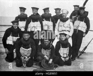 Royal Navy. Crew of Lady Ismay sunk in 1915 Stock Photo