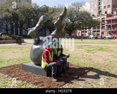 Workmen take a break sitting on a sculpture by Tara Conley, Lafayette Square, New Orleans Stock Photo