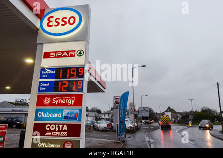 Bridport, Dorset, UK.   6th January 2017.  The Esso petrol station on East Road, Bridport with Petrol and Diesel pump prices at £119.9 and £121.9 respectively.  The Fuel prices on the forecourt over the past week have risen by 3p.  Picture: Graham Hunt/Alamy Live News. Stock Photo