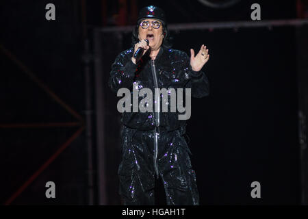 Milan Italy. 06th January 2017. The Italian pop singer-songwriter RENATO ZERO performs live on stage at Mediolanum Forum during the 'Alt In Tour 2016-2017' Credit: Rodolfo Sassano/Alamy Live News Stock Photo