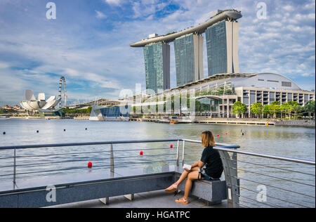 Singapore, view of the Marina Bay Sands resort, the Bayfront Shoppes, the flower-shaped ArtScience Museum and the Singapore Flyer across Marina Bay Stock Photo