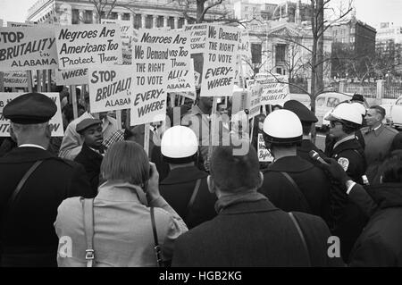 African American demonstrators outside the White House, 1965. Stock Photo