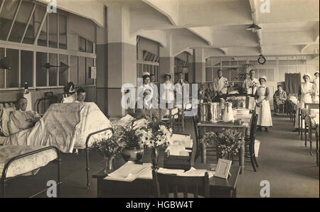 Patients, doctors and nurses at the King George Military Hospital, London, 1915. Stock Photo