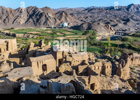 Mud bricked buildings in old, abandoned part of Kharanaq village in Ardakan County, Yazd Province, Iran Stock Photo