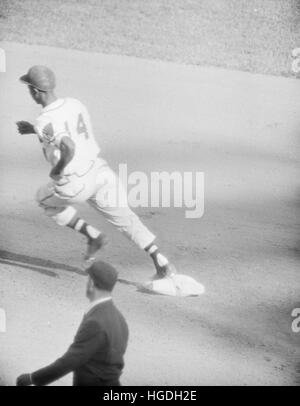 Caption 117/600 Vintage black and white portrait of Hall of Fame baseball  player Hank Aaron with the Atlanta Braves circa 1960s-1970s Stock Photo -  Alamy