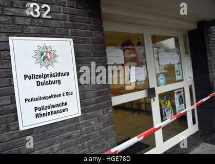 Duisburg, Germany. 08th Jan, 2017. The sign of the Rheinhausen police station can be seen at the entrance to the Rheinhausen police station in Duisburg, Germany, 08 January 2017. At the station earlier police shot dead a man armed with a knife. According to the state prosecutor's office, a middle-aged man entered the station in Rheinhausen shortly before midnight on Saturday, pulled a knife and was subsequently killed by several shots from a police weapon. Photo: Caroline Seidel/dpa/Alamy Live News Stock Photo
