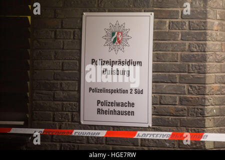 Duisburg, Germany. 08th Jan, 2017. The sign of the Rheinhausen police station can be seen at the entrance to the Rheinhausen police station in Duisburg, Germany, 08 January 2017. At the station earlier police shot dead a man armed with a knife. According to the state prosecutor's office, a middle-aged man entered the station in Rheinhausen shortly before midnight on Saturday, pulled a knife and was subsequently killed by several shots from a police weapon. Photo: Christoph Reichwein/dpa/Alamy Live News Stock Photo