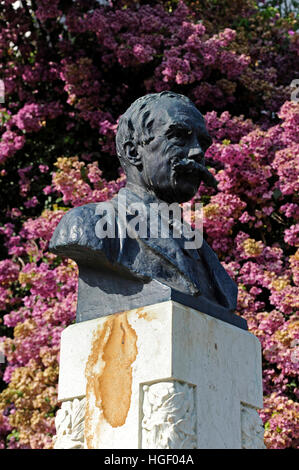 Julio de Castilho statue, Igreja de Santa Luzia e Sao Bras, miradouro Santa Luzia, Alfama, Lisboa, Lisbon, Portugal Stock Photo