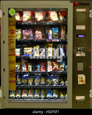 Subway sandwich vending machine at California college sells fresh