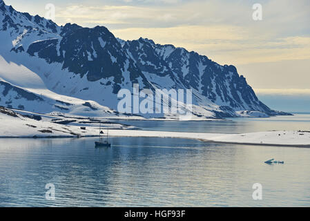 magdalena-fjord-fjords-glacier-spitsbergen-svalbard-norway-europe