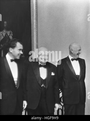 Prime Minister Winston Churchill with President Dwight D Eisenhower and Vice President Richard M Nixon. June 1954 Stock Photo