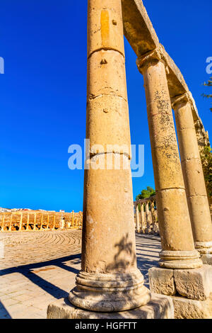 Oval Plaza 160 Ionic Columns Ancient Roman City Jerash Jordan.  Jerash came to power 300 BC to 100 AD and was a city through 600 AD. Not conquered unt Stock Photo