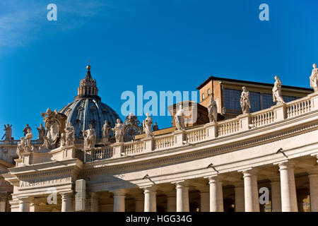 Saint Peter's Square (Piazza San Pietro) colonnade, the dome of the Basilica, Apostolic Palace (Palazzi Vaticani). Vatican City. UNESCO world heritage Stock Photo