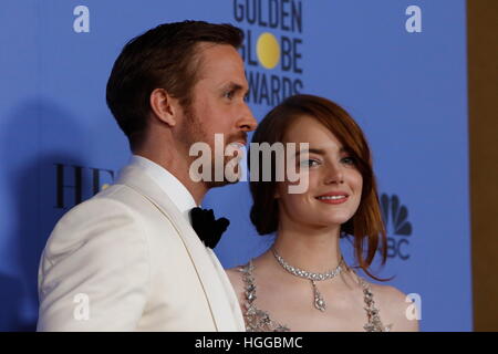 Beverly Hills, Us. 09th Jan, 2017. Ryan Gosling and Emma Stone pose in the press room of the 74th Annual Golden Globe Awards, Golden Globes, in Beverly Hills, Los Angeles, USA, on 08 January 2017. Photo: Hubert Boesl Photo: Hubert Boesl/dpa/Alamy Live News Stock Photo
