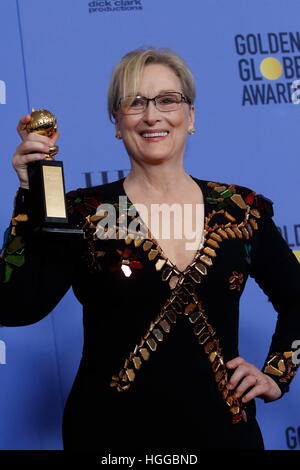 Beverly Hills, Us. 09th Jan, 2017. Meryl Streep poses in the press room of the 74th Annual Golden Globe Awards, Golden Globes, in Beverly Hills, Los Angeles, USA, on 08 January 2017. Photo: Hubert Boesl Photo: Hubert Boesl/dpa/Alamy Live News