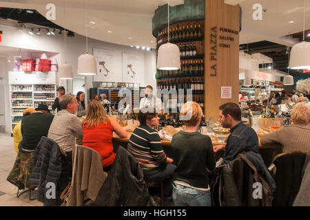 Brookfield Place restaurants NYC Stock Photo