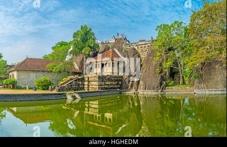 The sacred Rock and old Temple of Isurumuniya Viharaya reflect in large pond, Anuradhapura, Sri Lanka. Stock Photo