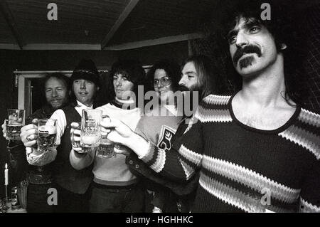FRANK ZAPPA US singer and musicians together with Mothers of invention 1971 Stock Photo