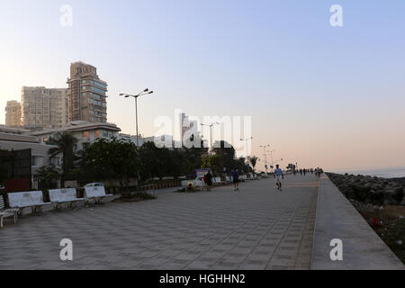 Worli sea face beach in South Mumbai Stock Photo