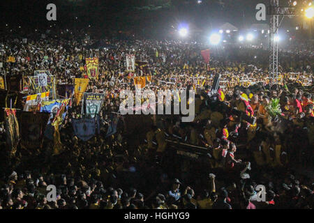 Manila, Philippines. 09th Jan, 2017. The abacca ropes which will help pull the andas of the Black Nazarene forward and following the directions of the Hijos del Nazareneo (sons of the Nazarene), the mamamasans pull the ropes forward and togetehr with ih, the andas carrying the Icon of the Black Nazarene. © Dennis Jerome Acosta/Pacific Press/Alamy Live News Stock Photo