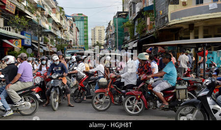 Traffic, many mopeds at an intersection, Phnom Penh, Cambodia Stock Photo