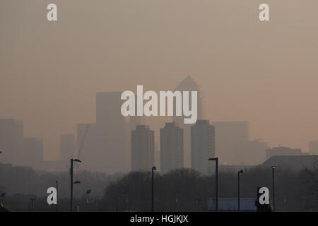 London UK 22nd January, 2017. Sog over Canary Wharf, London as seen from the Olympic Park. credit Carol Moir/Alamy Live News. Stock Photo