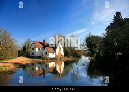 Willy Lotts Cottage, river Stour, Flatford Mill, Suffolk County, England Stock Photo