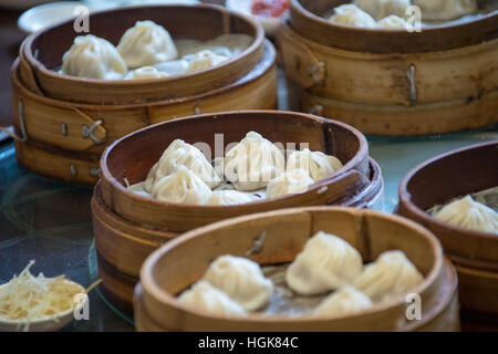 Xiaolongbao, soup dumplings, Nanxiang Steamed Bun Restaurant, Yuyuan ...