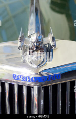 Armstrong Siddeley 1955 345 Sapphire Car Chrome Radiator Grille and Sphinx Mascot, UK Stock Photo