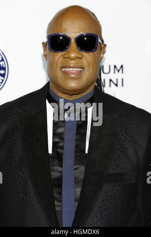 Stevie Wonder attends The Art of Elysium presents Stevie Wonder's HEAVEN - Celebrating the 10th Anniversary at Red Studios on January 7, 2017 in Los Angeles, California. | Verwendung weltweit/picture alliance Stock Photo