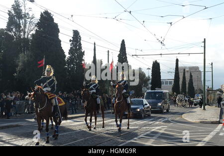 Lisbon, Portugal. 10th Jan, 2017. The coffin of former Portuguese president Mario Soares is taken to Prazeres cemetery in Lisbon, capital of Portugal, on Jan. 10, 2017. A solemn sitting at the Jeronimos Monastery in Lisbon took place before a state funeral was held on Tuesday for former Portuguese president Mario Soares. © Zhang Liyun/Xinhua/Alamy Live News Stock Photo