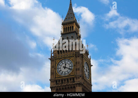 Westminster, London, UK. 11th January 2017. Cold and windy day in Westminster with blue skies over Big Ben as snow is forecast for Thursday 12 Jan 2017, in London. The Westminster landmark will be shrouded in scaffolding in 2017 as work begins to repair the clock's hands, mechanism and pendulum. Credit: Dinendra Haria/Alamy Live News Stock Photo